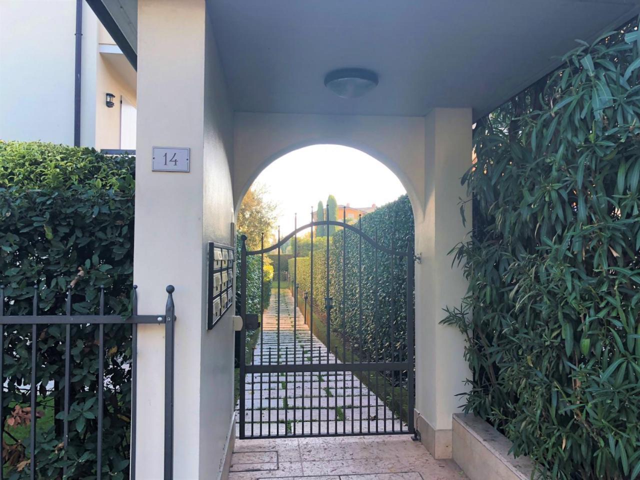 Desenzanoloft Official Partner Marriott Homes & Villas - Bea House, Sirmione With Private Garden And Share Pool Экстерьер фото